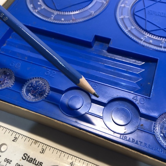 Vintage 1968 Spirograph, missing spool 36, 40 and pens, instructions included - Picture 9 of 16